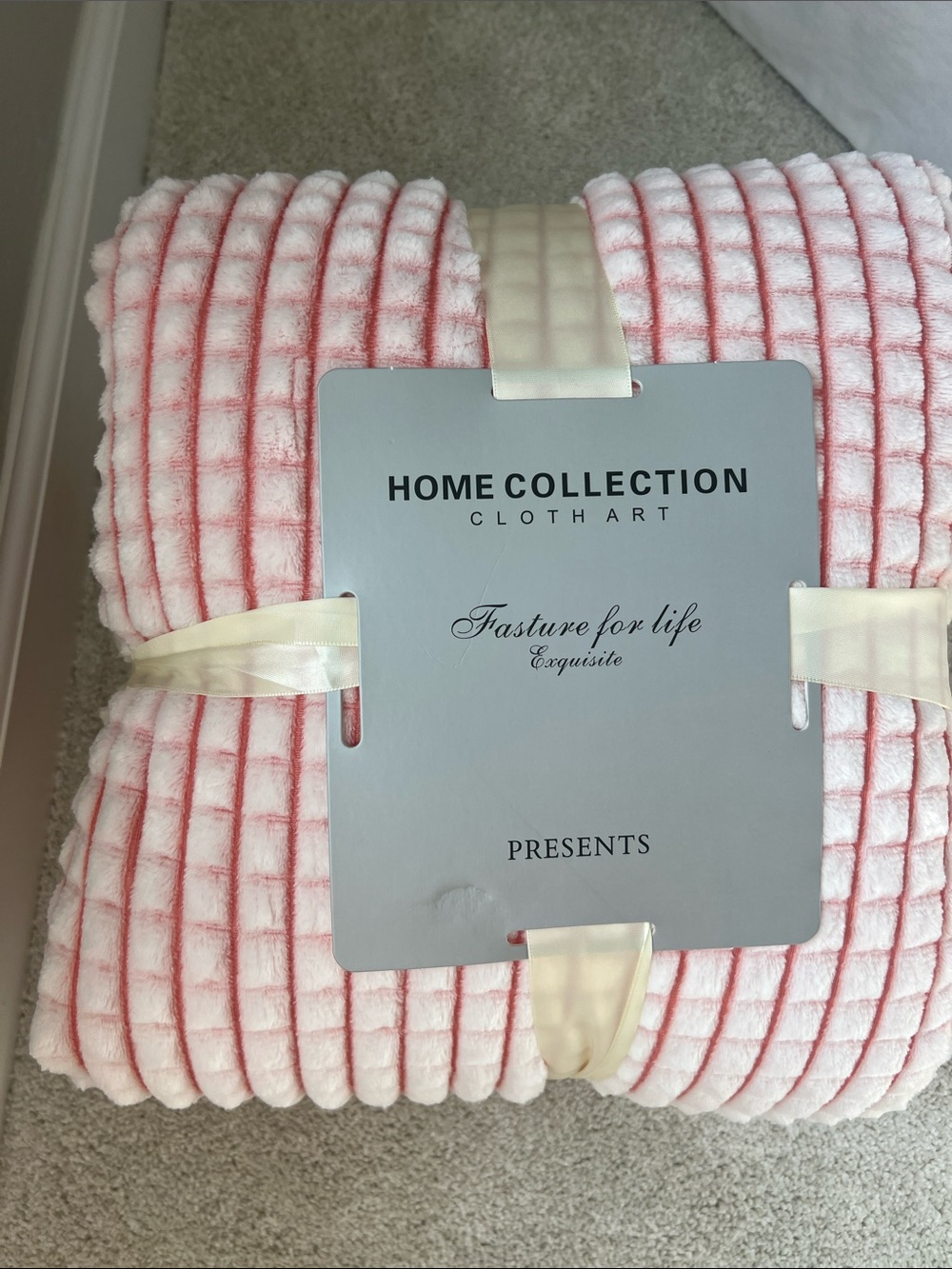 Home Collection Plush Ribbed Throw - Pink & White